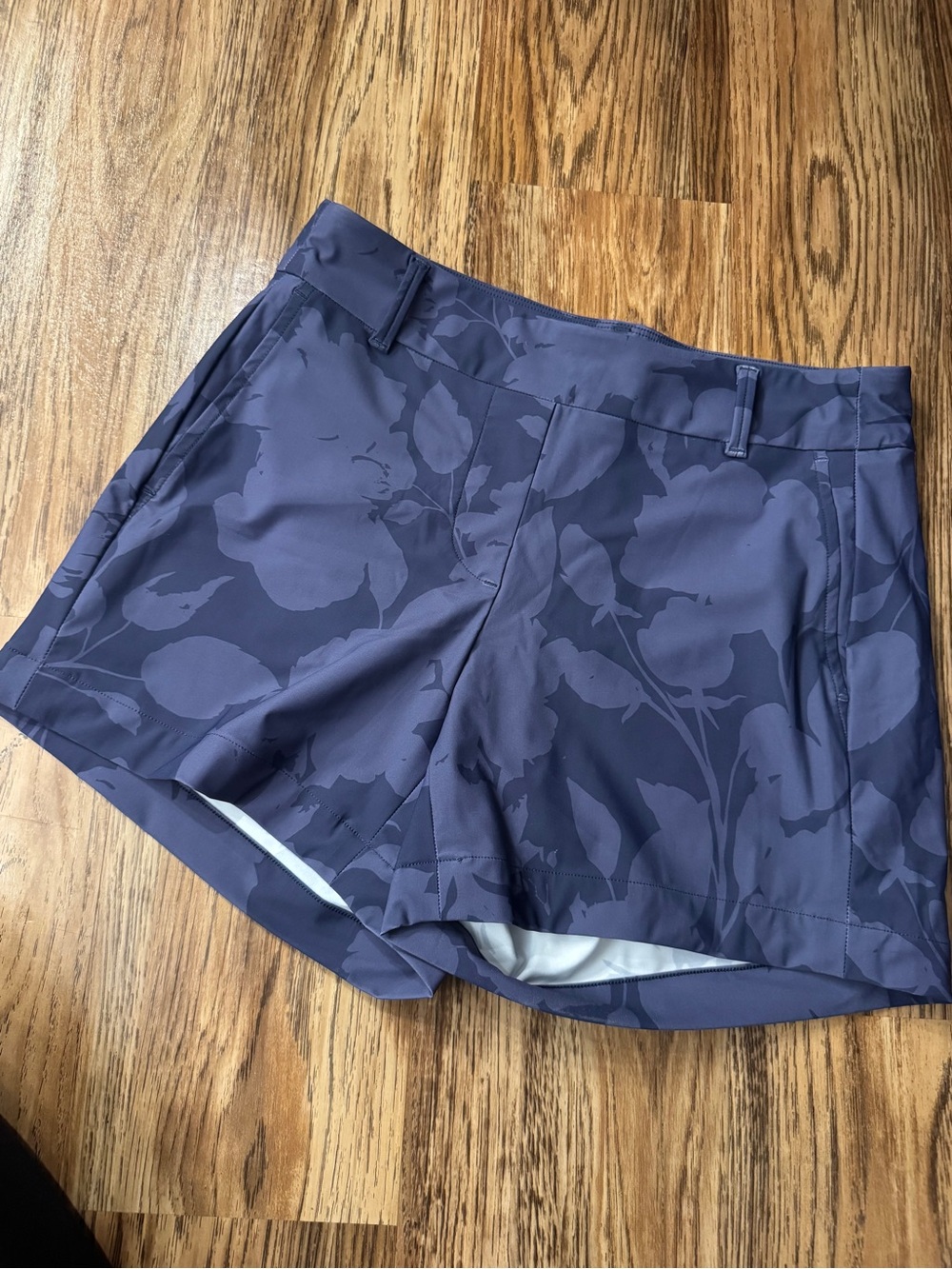LIKE NEW!! SPANX Women's Floral Performance Shorts - Deep Blue